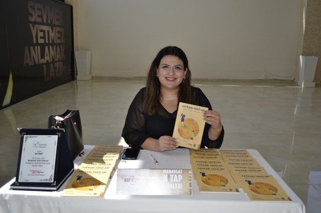  ARAŞTIRMACI VE DOKTORA SAHİBİ BİR YAZAR ; ELİF KURT