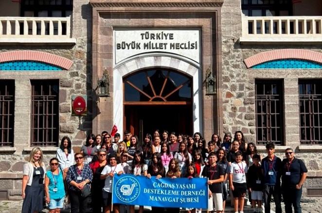 ÇYDD MANAVGAT ŞUBESİ ÖĞRENCİLERİ ANKARA VE ESKİŞEHİR’DE CUMHURİYET’İN İZİNİ SÜRDÜ