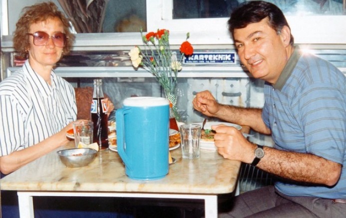 Deniz Baykal'ın eşi Olcay Baykal vefat etti.