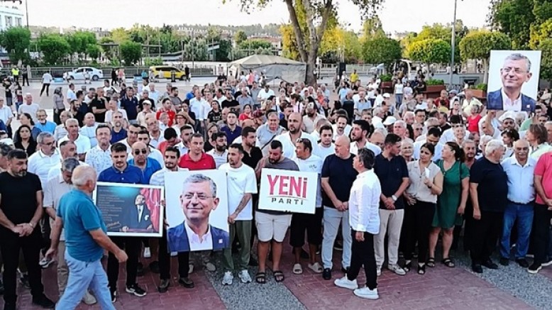 Eski CHP’liler Yeni Parti’ye birlikte yürüdüler !
