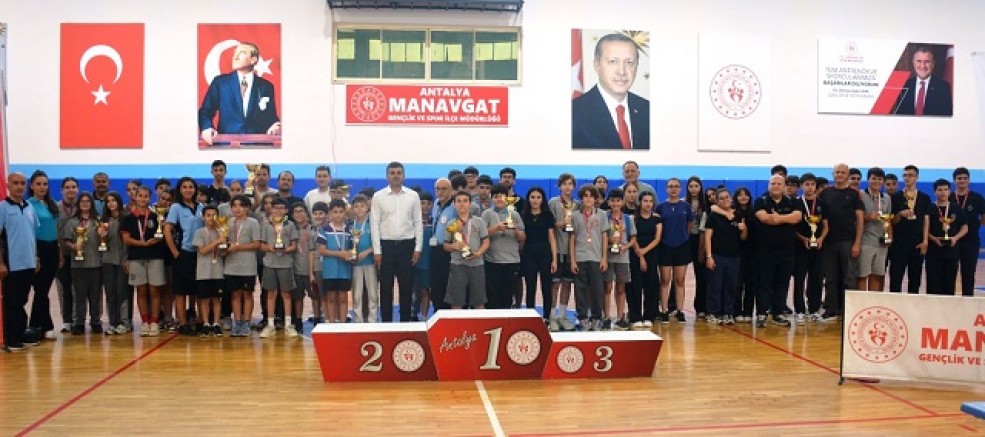 MASA TENİSİNDE ÖDÜLLER SAHİPLERİNİ BULDU