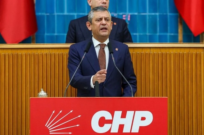 Özgür Özel İlk gurup toplantısında esti Gürledi!