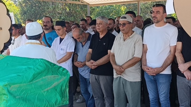   Süleyman Öz eşini toprağa verdi