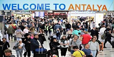 Antalya'ya 4 ayda gelen turist sayısı düştü