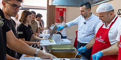BAŞKAN VEKİLİ ÇİÇEK, HALK LOKANTASI’NDA VATANDAŞLARLA BİR ARAYA GELDİ