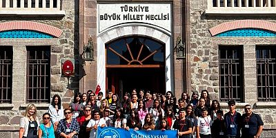 ÇYDD MANAVGAT ŞUBESİ ÖĞRENCİLERİ ANKARA VE ESKİŞEHİR’DE CUMHURİYET’İN İZİNİ SÜRDÜ