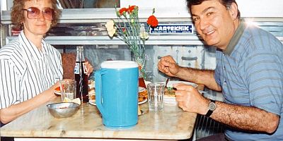 Deniz Baykal'ın eşi Olcay Baykal vefat etti.