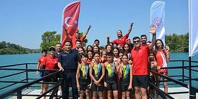 Manavgat’ta 30 Ağustos coşkusu: Zafer’e kulaç attılar